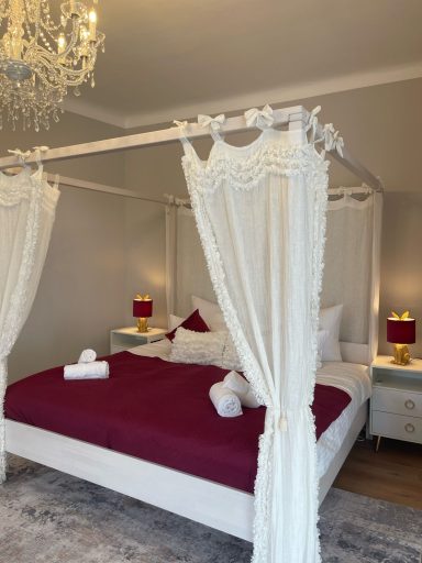 Urgemütliches Himmelbett für sanfte Träume Ferienwohnung und Boutique Apartment